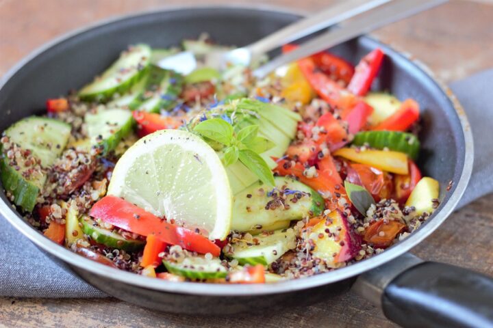 Ensalada de quinoa con edamame y cítricos